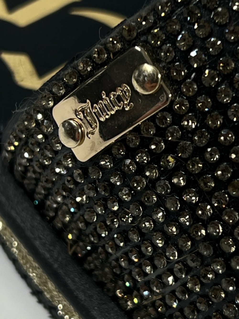 JUICY COUTURE women’s size 7 Gold and Black Bedazzled Slip In Flats Flip Floos - Picture 2 of 8